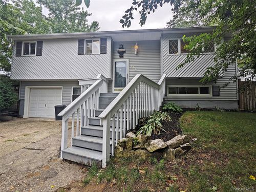 114 Berkeley Ave, Selden, NY, 11784-1904 | Card Image