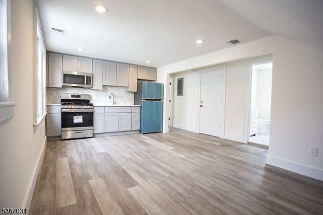 41 Grove St, Home with 1 bedrooms, 1 bathrooms and null parking in Bloomfield NJ | Image 5