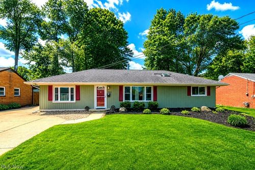 7580 Primrose Dr, Mentor-on-the-Lake, OH, 44060-3314 | Card Image
