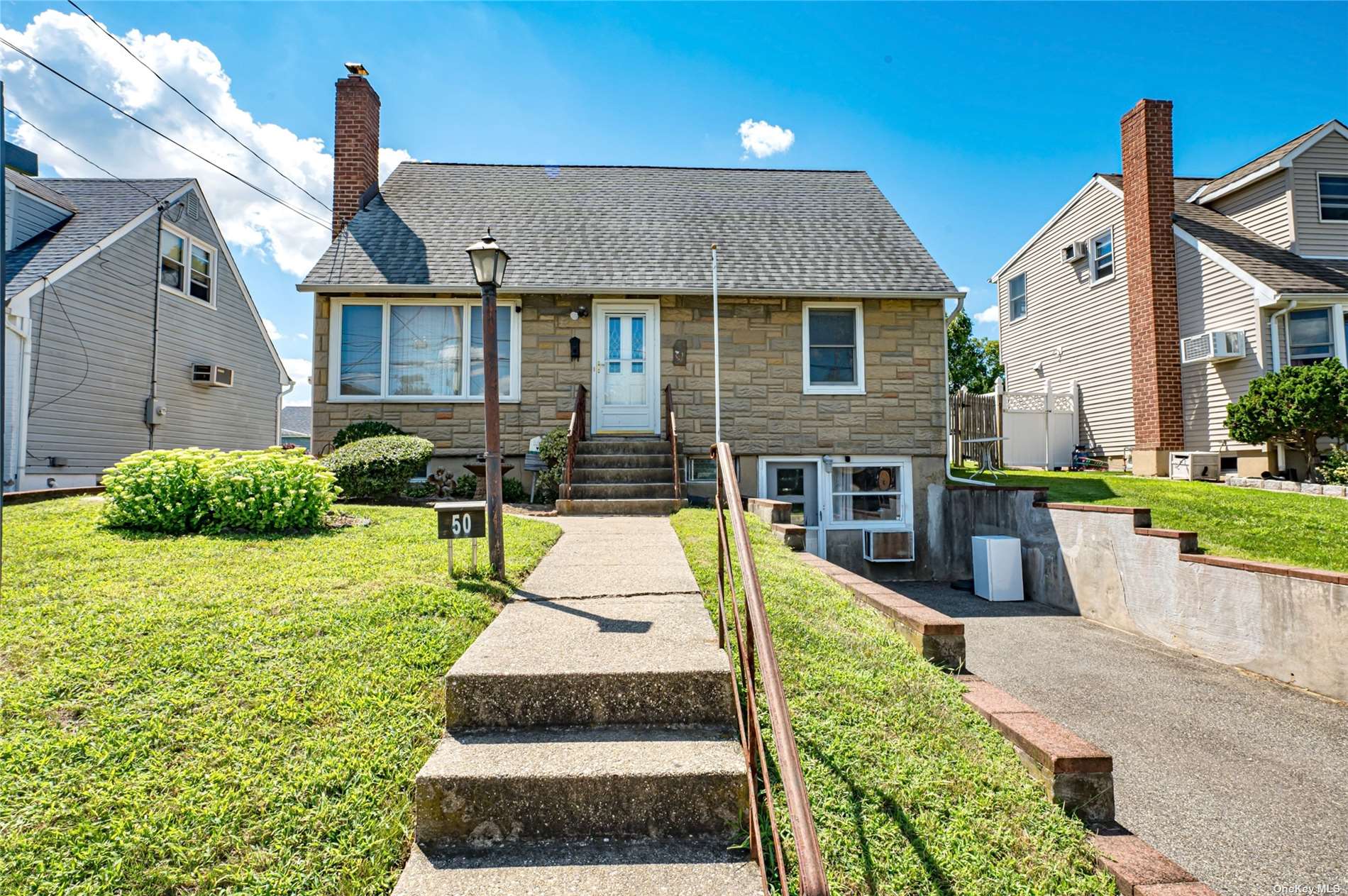 Albertson Ave, Albertson, NY 11507