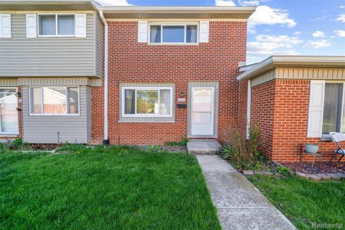 98-8083 Coventry St, Westland, MI, 48185-1832 | Card Image