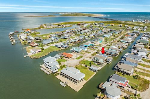 333 Schooner Dr, Freeport, TX, 77541-9496 | Card Image