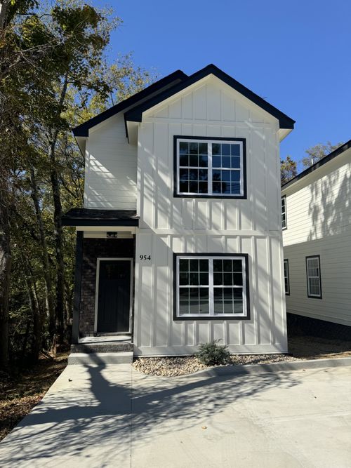 954 Greenwood Ave, Clarksville, TN, 37040-4296 | Card Image
