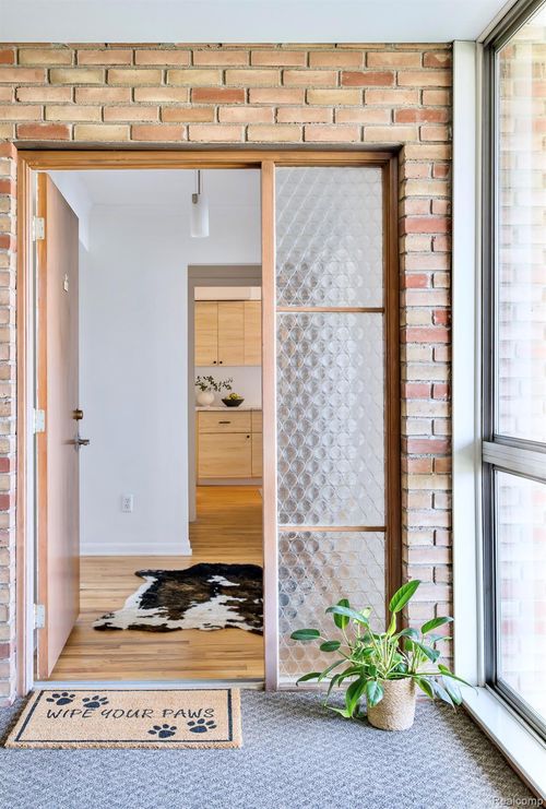 apt-a205-4049 W Maple Rd, Bloomfield Hills, MI, 48301-3171 | Card Image