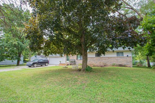 2334 S Term St, Burton, MI, 48519-1033 | Card Image