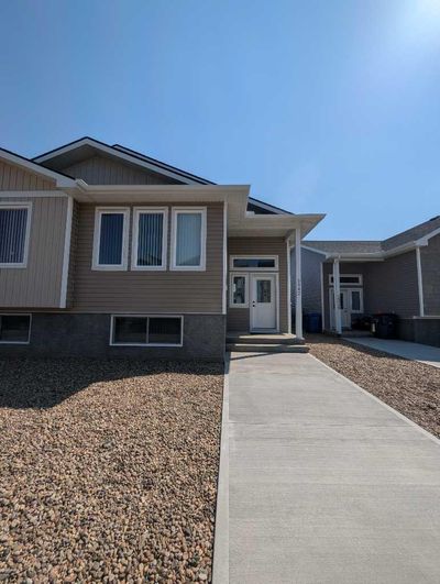 5354 Southlands Dr Se, Home with 3 bedrooms, 2 bathrooms and null parking in Medicine Hat AB | Image 3