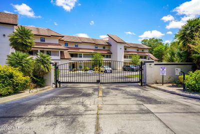 6 - 1307 River Hills Circle E, Condo with 2 bedrooms, 2 bathrooms and null parking in Jacksonville FL | Image 1