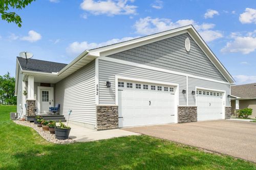 592 Shoreview Ln, Norwood Young America, MN, 55397-4522 | Card Image