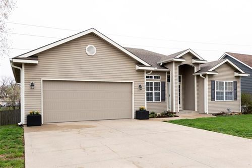 8544 N Ava Ave, Kansas City, MO, 64154-1886 | Card Image