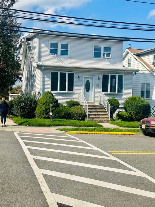 821 Roosevelt Ave, Secaucus, NJ, 07094-3521 | Card Image