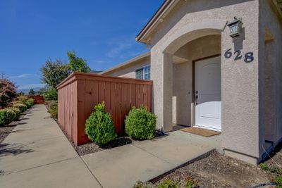 628 Mission De Oro Drive, Townhouse with 3 bedrooms, 2 bathrooms and null parking in Redding CA | Image 1