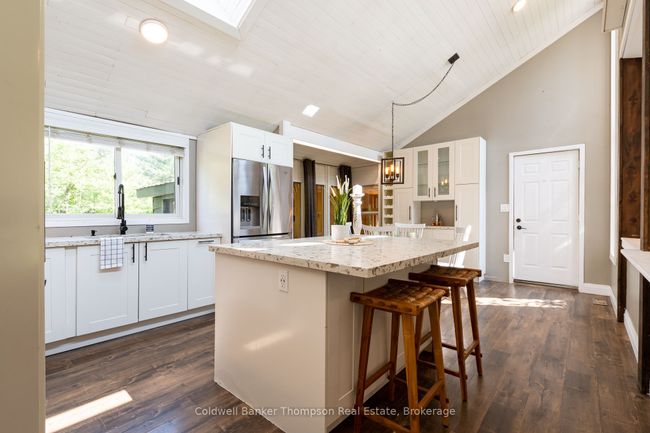 1049 Lawrence Pit Rd, House other with 4 bedrooms, 3 bathrooms and 6 parking in Utterson ON | Image 9