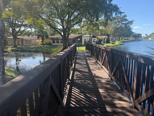 23-412 Briarwood Cir, Hollywood, FL, 33024-1390 | Card Image