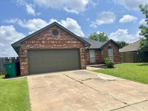 9300 Buttonwood Ave, Moore, OK, 73160-9129 | Card Image
