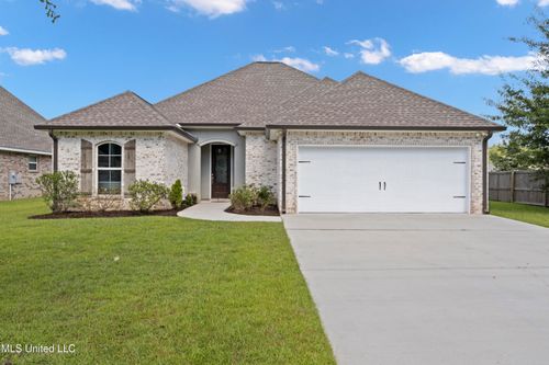 3200 N 9th St, Ocean Springs, MS, 39564-6038 | Card Image