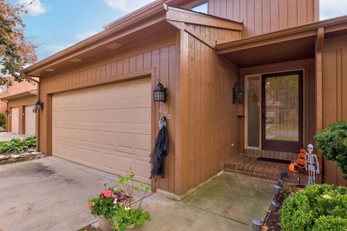 456 Groveland Dr, Frankenmuth, MI, 48734-2000 | Card Image