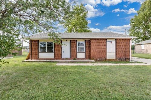 7025 W Frazier Ln, Wichita, KS, 67212-3318 | Card Image