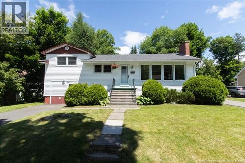 337 Edinburgh St, Fredericton, NB, E3B2E1 | Card Image