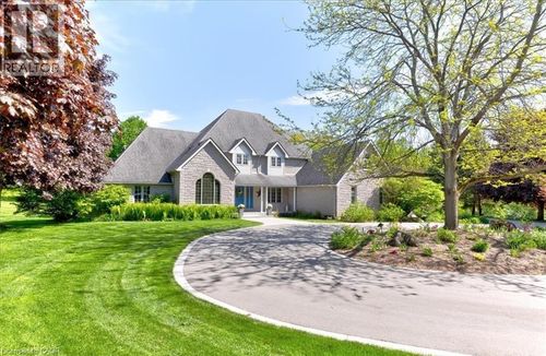 2 Hickory Hollow, St George, ON, N0E | Card Image