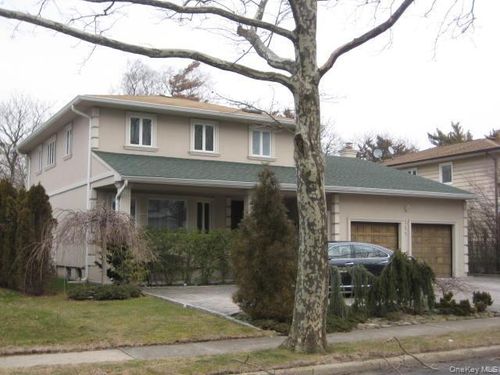 735 Sherwood St, Valley Stream, NY, 11581-3610 | Card Image