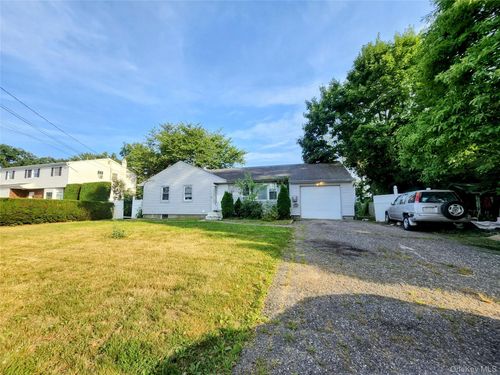 182 New York Ave, Bay Shore, NY, 11706-3353 | Card Image