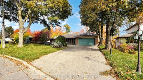 b2-26 Restwell Cres, North York, ON, M2K2A3 | Card Image