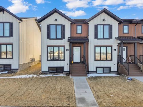 24 Station Dr, Sylvan Lake, AB, T4S0W7 | Card Image
