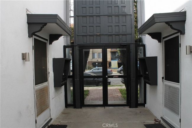 APT-6 - 5236 Kester Ave, Condo with 0 bedrooms, 0 bathrooms and 6 parking in Sherman Oaks CA | Image 4