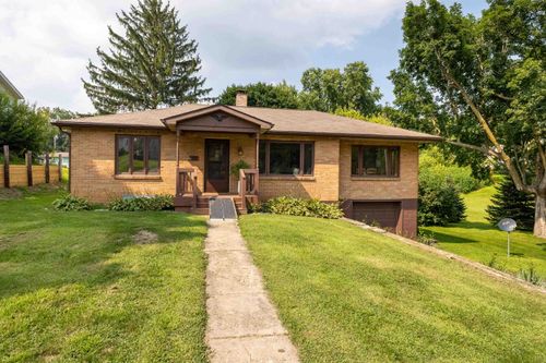 610 E Cornelia St, Darlington, WI, 53530-1448 | Card Image