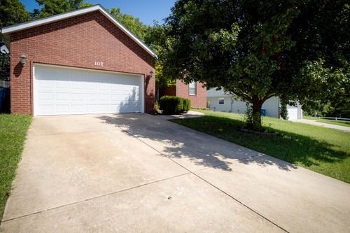 107 W Twin Oak Dr, Nixa, MO, 65714-7625 | Card Image