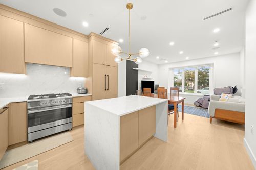 552 58th Ave E, Vancouver, BC, V5X1W2 | Card Image