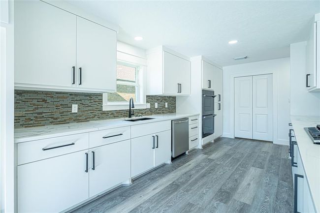 8006 17 Th Green Dr, House other with 3 bedrooms, 2 bathrooms and 2 parking in Humble TX | Image 13