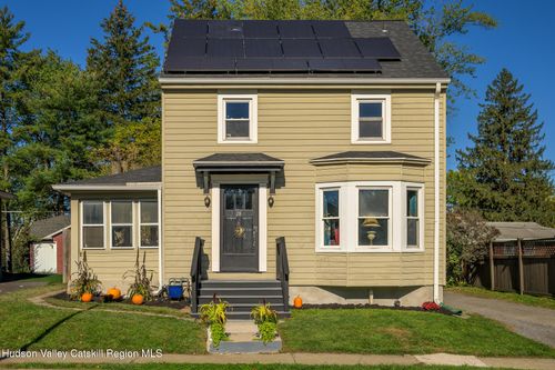 28 Janis St, Hudson, NY, 12534-2742 | Card Image