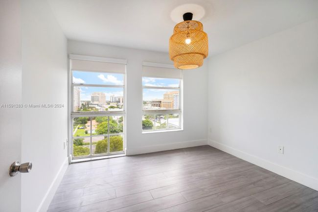 1007 - 2351 Douglas Rd, Condo with 2 bedrooms, 2 bathrooms and null parking in Miami FL | Image 16