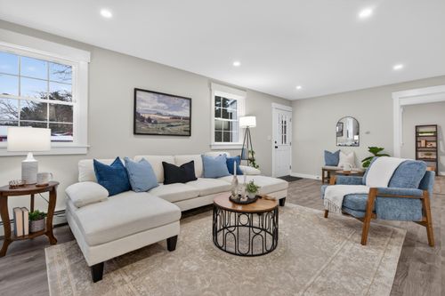 1 Pine Lane, Raymond, ME, 04071 | Card Image