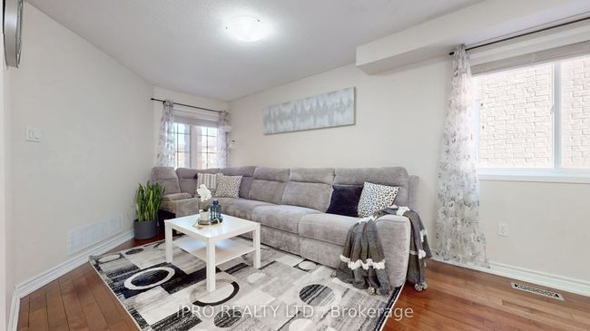 41 Lauraglen Cres, House attached with 6 bedrooms, 4 bathrooms and 4 parking in Brampton ON | Image 5