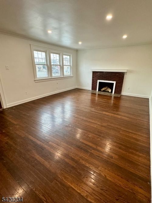 8 Plymouth St, Fairfield, NJ, 07004-1618 | Card Image