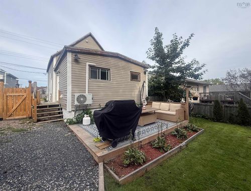 124 Bruce St, House with 2 bedrooms, 1 bathrooms and null parking in Glace Bay NS | Card Image