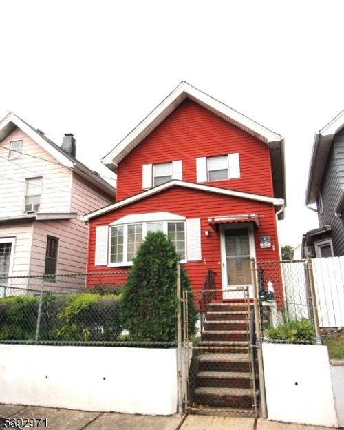 425 Davis Ave, Kearny, NJ, 07032-3509 | Card Image