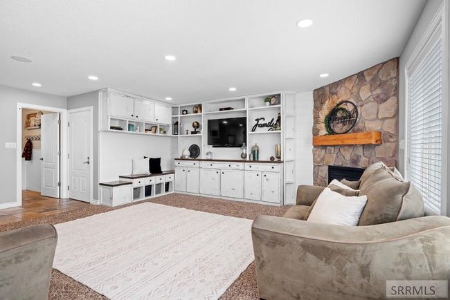Living Room | Image 19