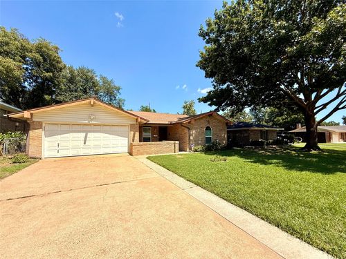 2217 Indian Creek Dr, Irving, TX, 75060-5022 | Card Image