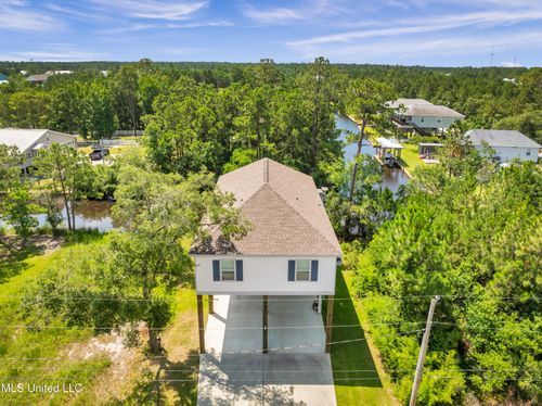 11024 Missouri St, Bay Saint Louis, MS, 39520-7032 | Card Image