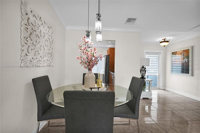 14103 Sw 55 Th St, Townhouse with 2 bedrooms, 1 bathrooms and null parking in Miami FL | Image 13