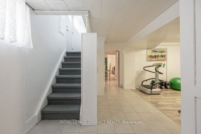 2 Ailsa Craig Crt, House attached with 7 bedrooms, 2 bathrooms and 5 parking in North York ON | Image 23