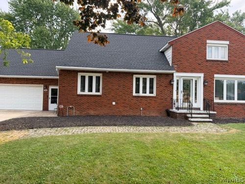 100 Northwood Avenue, West Seneca, NY, 14224 | Card Image