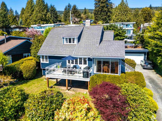 2115 Queens Avenue, House other with 5 bedrooms, 3 bathrooms and 4 parking in West Vancouver BC | Image 2