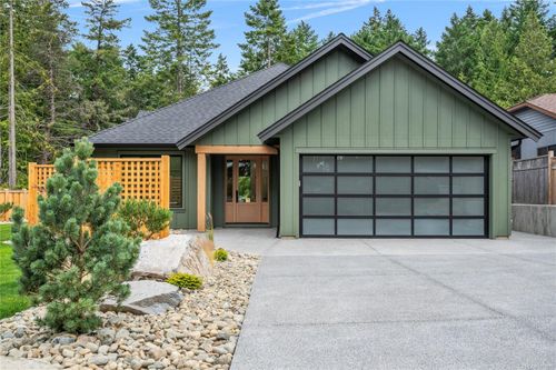 504 Juniper Dr, Qualicum Beach, BC, V9K1A9 | Card Image