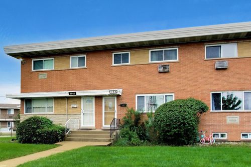 8647 Gregory Lane, Des Plaines, IL, 60016 | Card Image
