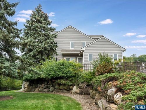 6 Bayowski Rd, West Orange, NJ, 07052-2151 | Card Image