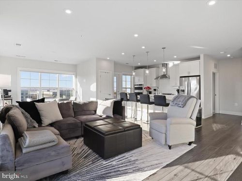 apt-402-100 Saint Ives Pl, OXON HILL, MD, 20745-1423 | Card Image